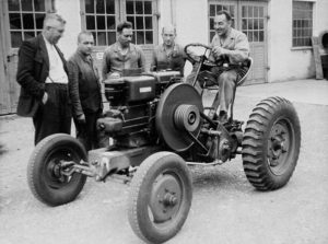 První model traktoru F22